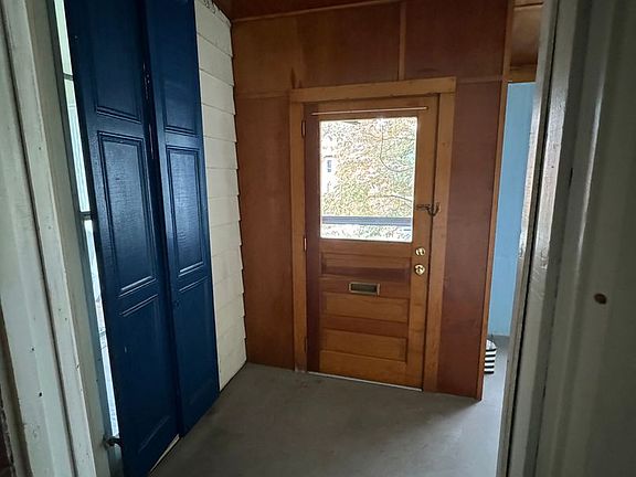 4th image of 360 W Lamb St #1