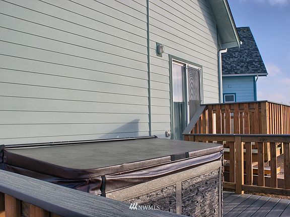 5th image of 324 Marina Court SE #B