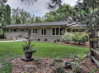 8821 Woodland Rd, Bloomington, MN 55437