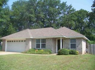 604 Oakhill Rd, Texarkana, TX 75501