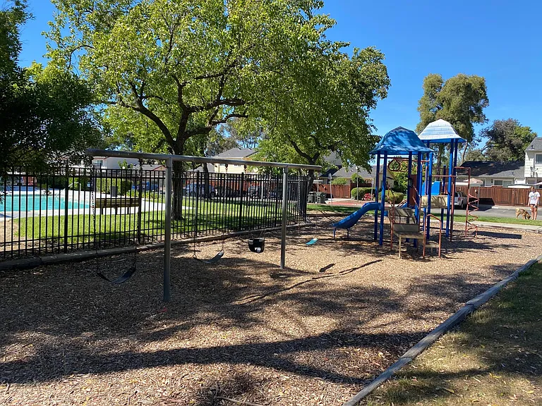1103 Spring Valley Cmn — Photo 5