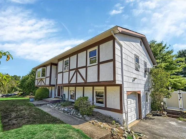 31 Gleason Dr — Photo 3