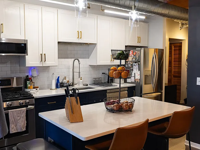 1740 N Maplewood Ave #406 — Photo 5