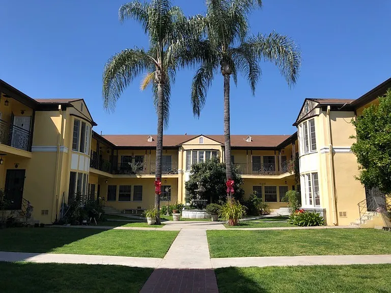 1019 & 1029 Westmoreland Apartments — Photo 13
