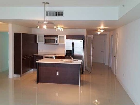 5th image of 1900 N Bayshore Dr APT 4015