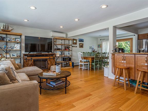 4th image of 230 Franklin Ave