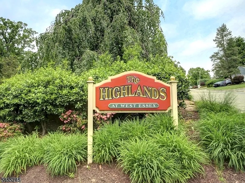 3 bed, 2.5 bath, $4,100 — Photo 2