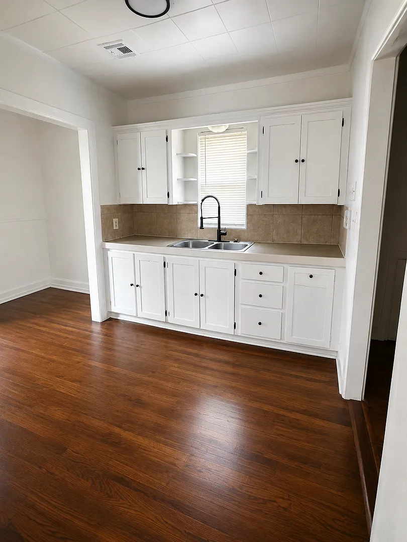 Charming Updated Bungalow with Character & Beautiful Hardwood Floors — Photo 2
