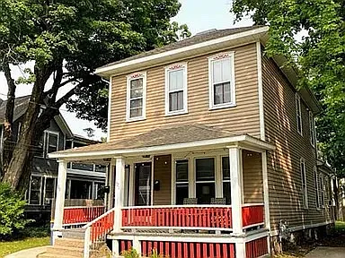 469 Crescent St NE — Photo 2