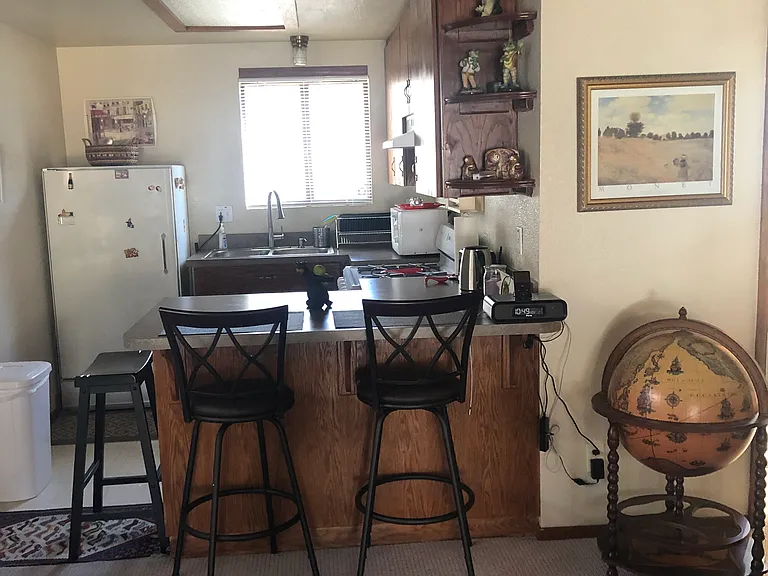 551 Los Angeles Ave — Photo 2