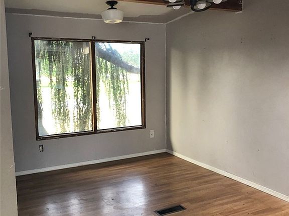 5th image of 580 SE Ireland St
