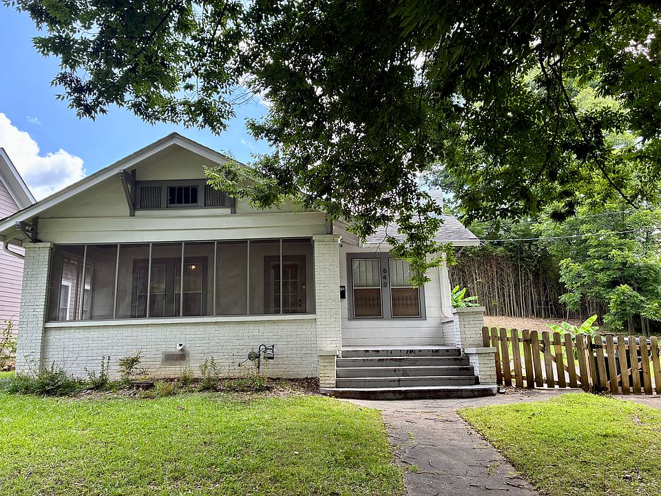 Front Yard 
640 40th St S
Birmingham, Alabama 35222