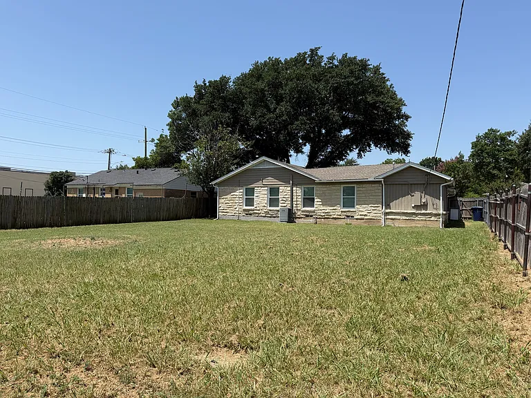 1912 Williams Dr — Photo 12