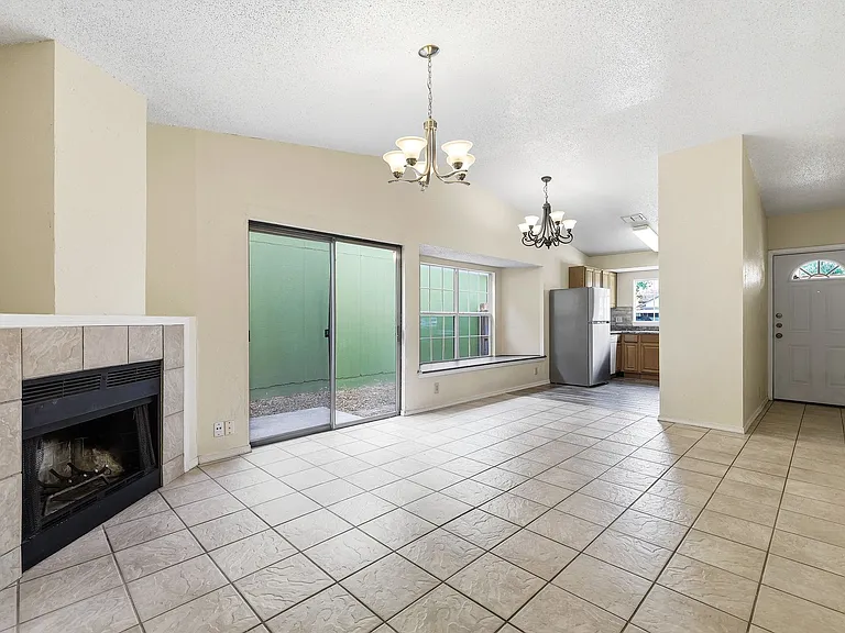9707 Valley Crst — Photo 4