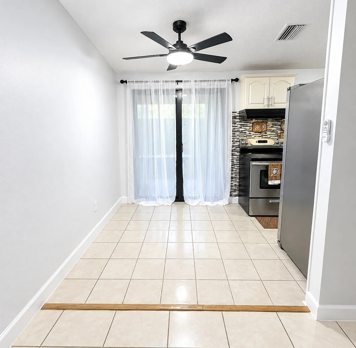 3 bed, 1095 sqft, $1,850 — Photo 4