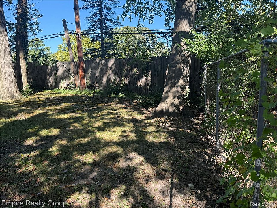 1260 Strathcona Dr, photo 13