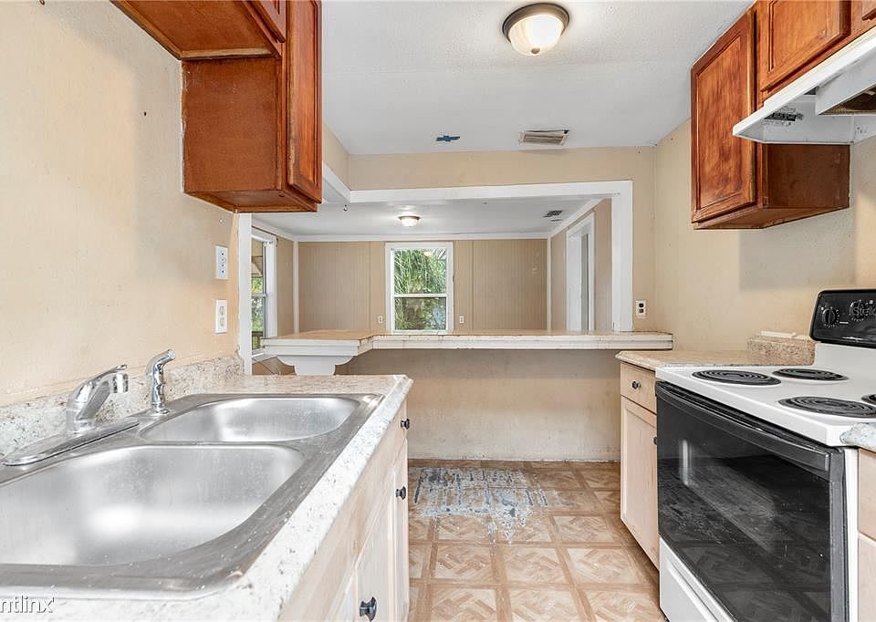 1st image of 6813 N 18th St