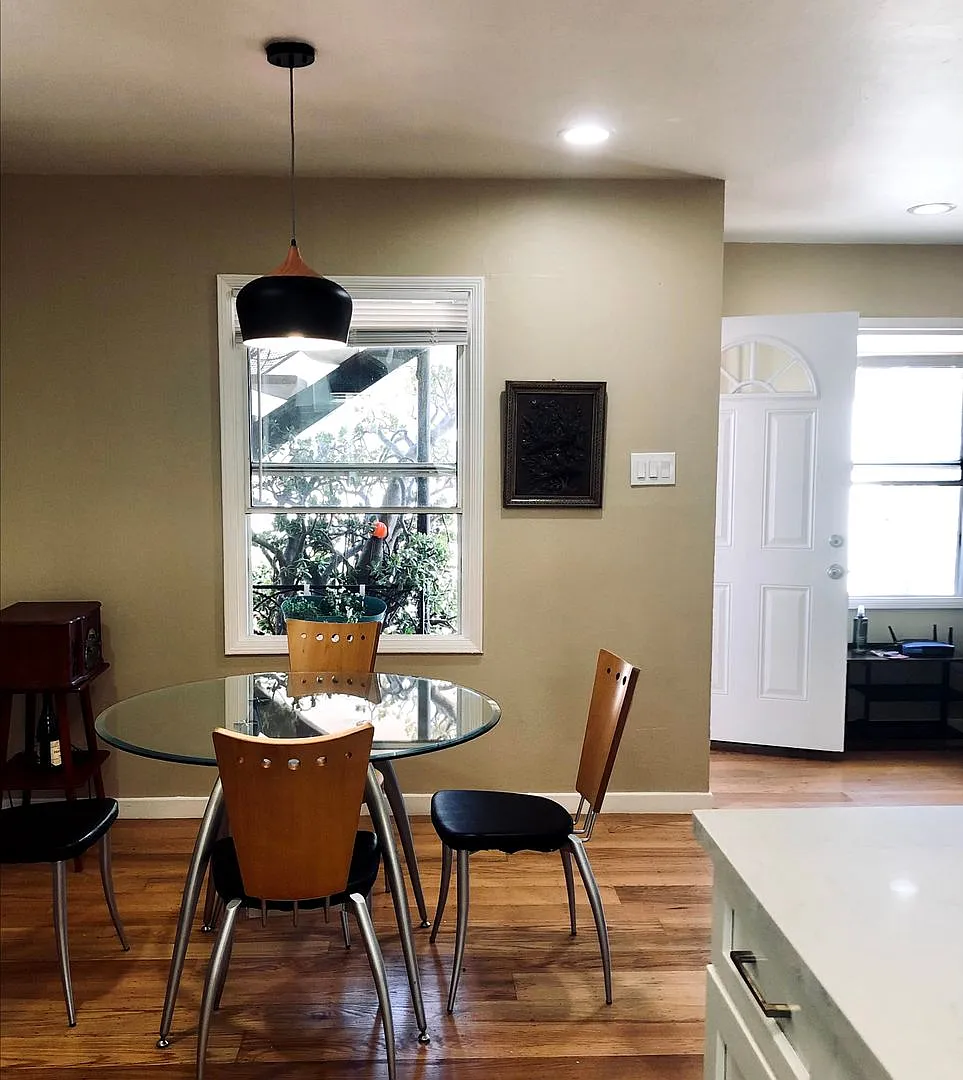 986 Kains Ave — Photo 2