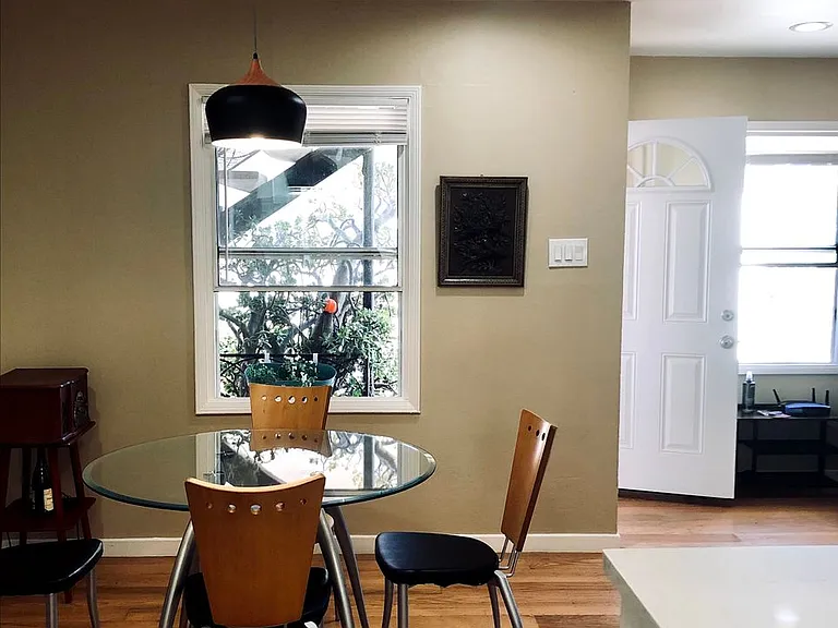 986 Kains Ave — Photo 2