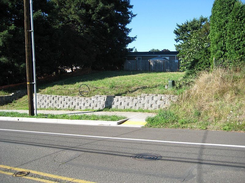 2nd image of 1916 NE 49th St