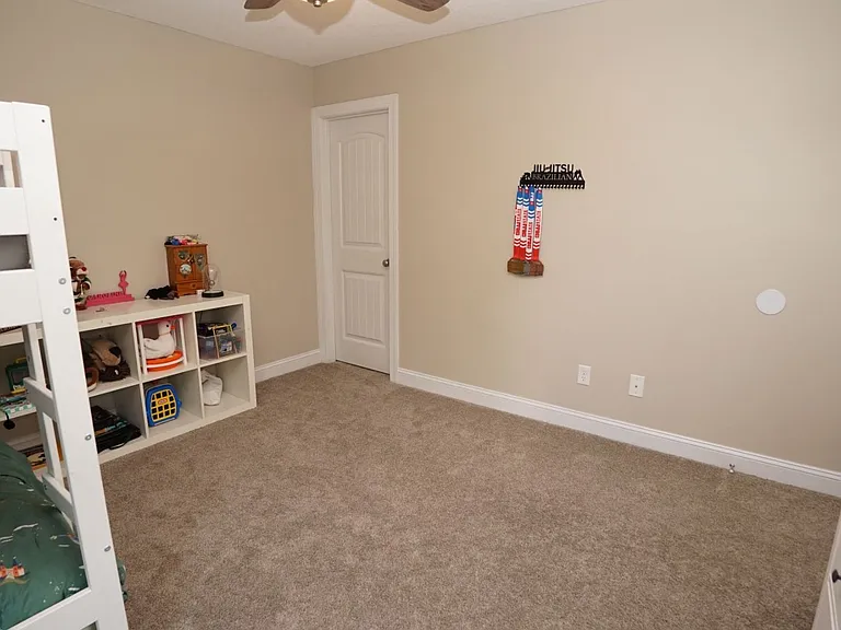 112 S Sea St — Photo 33
