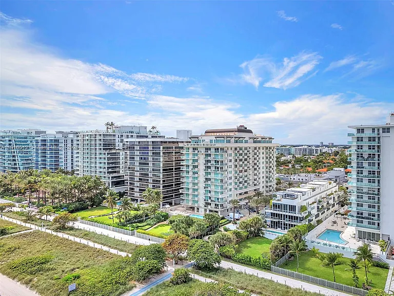 9501 Collins Ave #1 — Photo 7