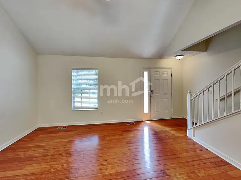 640 Norfolk Sq S — Photo 6