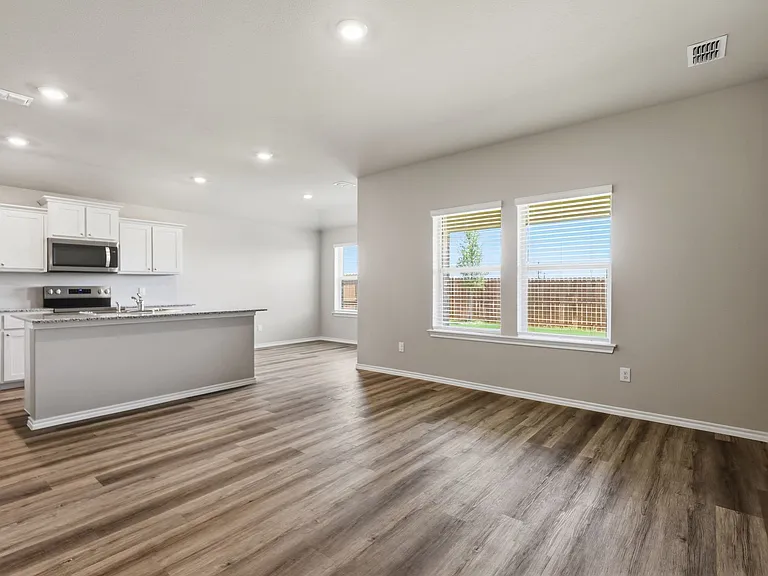 564 Mash Ln — Photo 2