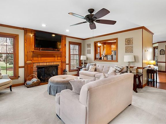 3rd image of 3990 Walnut Hills Dr