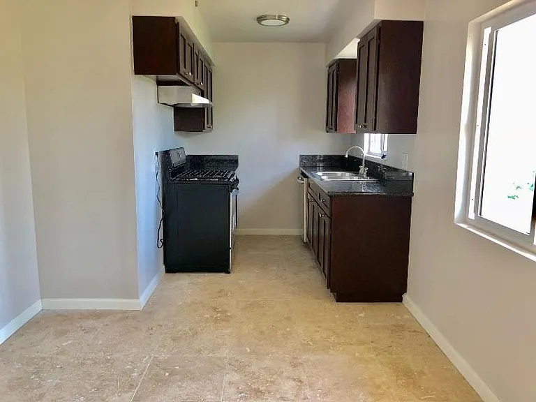 2104 Huntington Ln #D — Photo 4