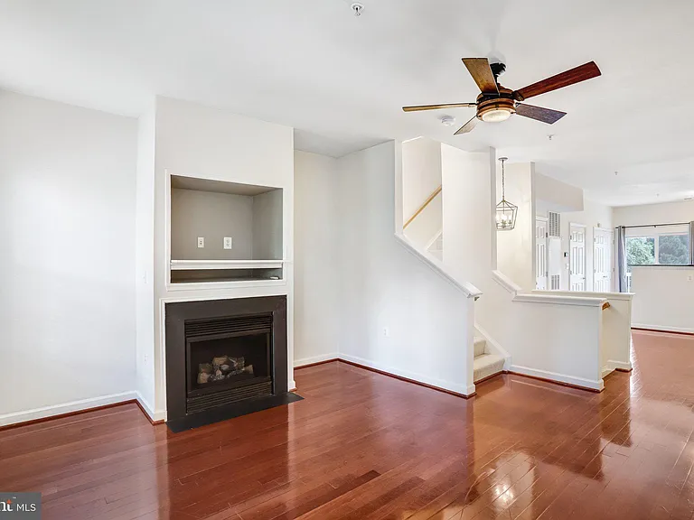 42526 Mayflower Ter — Photo 18