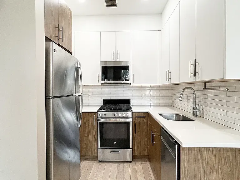 26-14 Hoyt Ave S #2A — Photo 9
