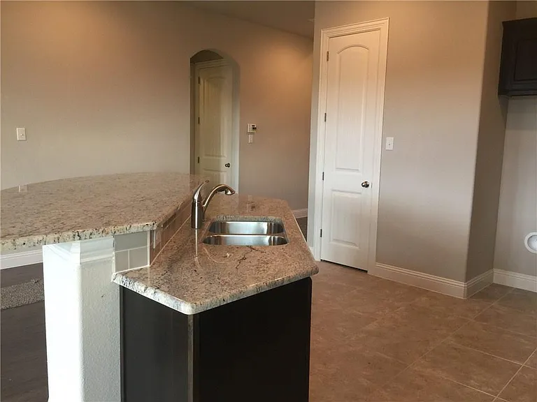 10548 Helen Dr — Photo 5