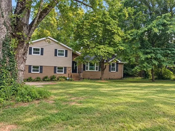1215 Parkview Ter, Murfreesboro, TN 37130