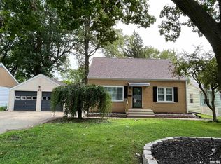 26 Circle Dr, Springfield, IL 62703