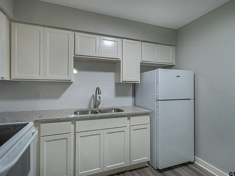 9951 FM 346 E — Photo 3
