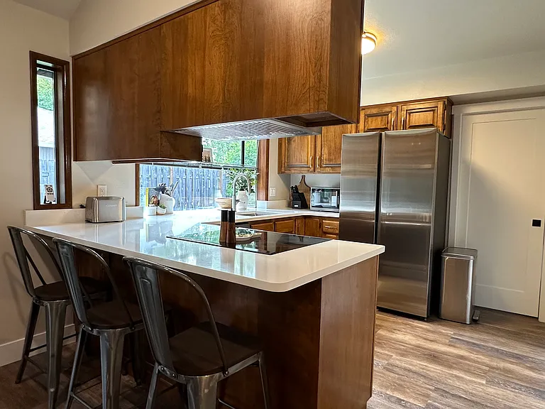 514 NE Joanne Cir — Photo 5