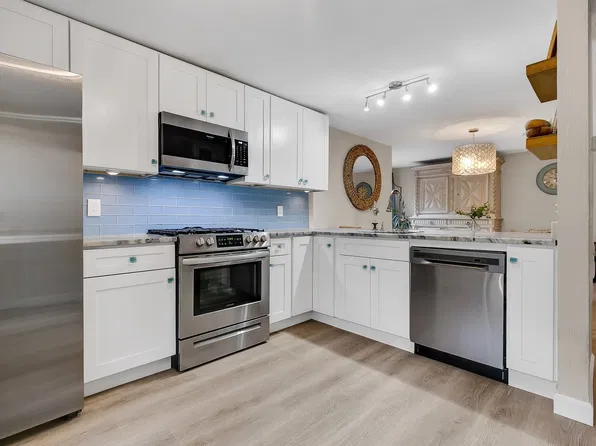 21 W Parish Ct Unit 21, Haverhill, MA 01832