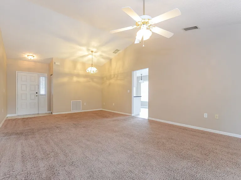 1205 Oak Trace Dr — Photo 3