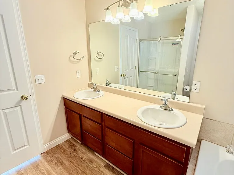 1148 S Elmwood Ave — Photo 20