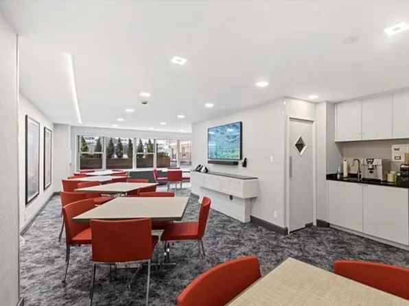 360 East 72nd Street image 21 of 21