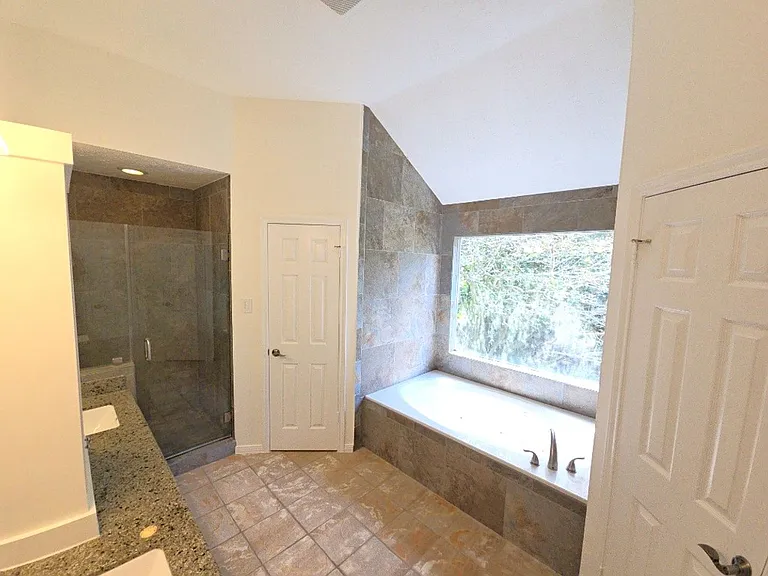 2502 Fairwind Dr — Photo 30