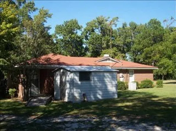 220 S Parkway Dr, Sylvania, GA 30467