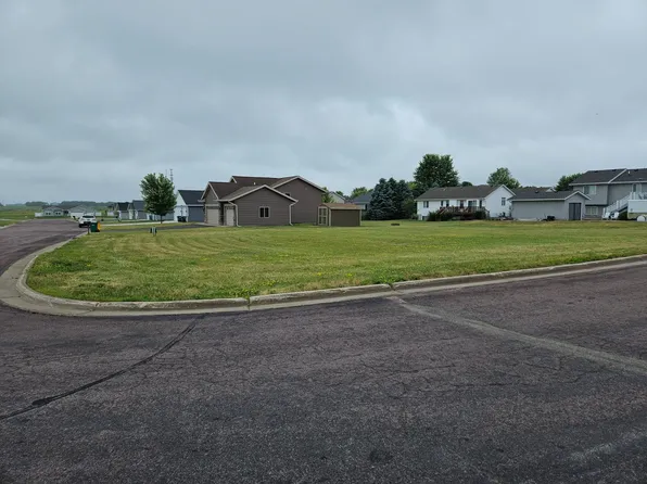 900 11th St SE, Waseca, MN 56093
