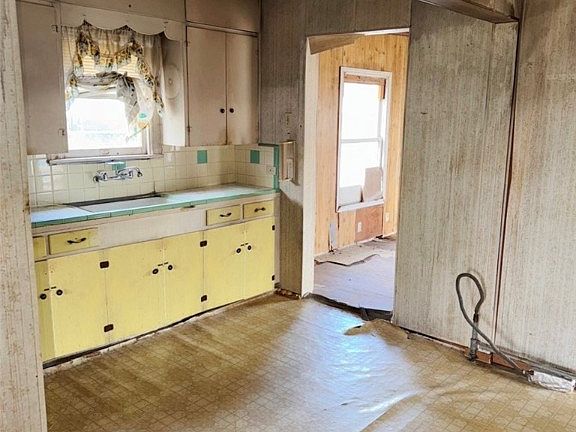 3rd image of 2446 Prescott Street