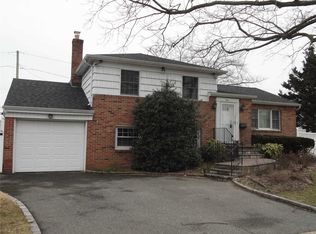 4 Venus Rd, Syosset, NY 11791