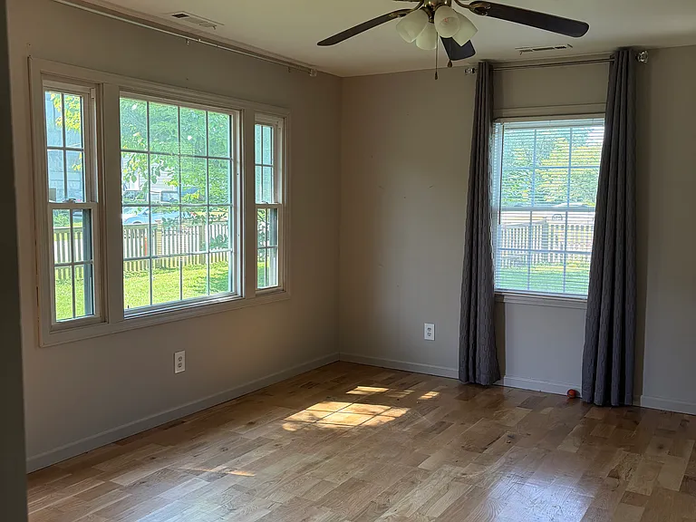 801 Village Ct — Photo 1