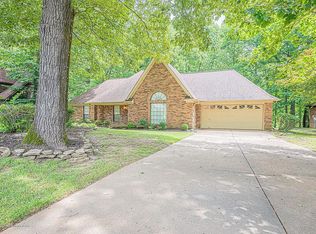 2400 Geneva Dr, Nesbit, MS 38651