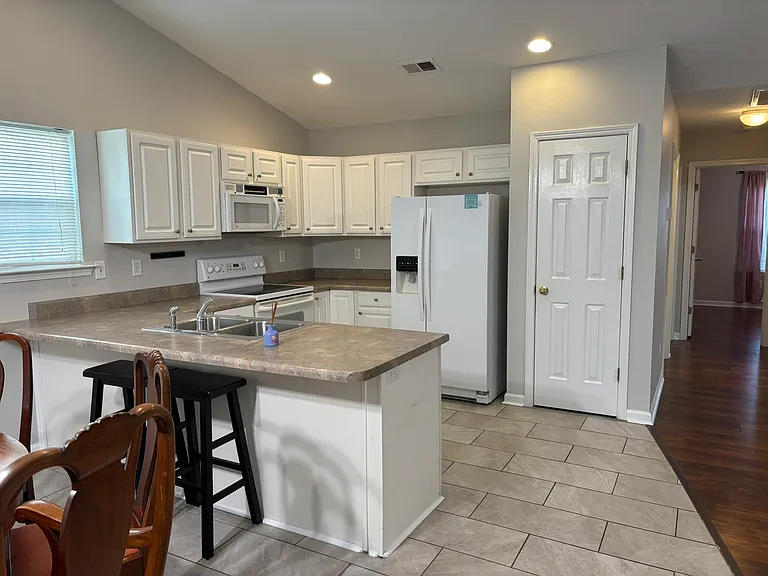 644 Grover Dr — Photo 11