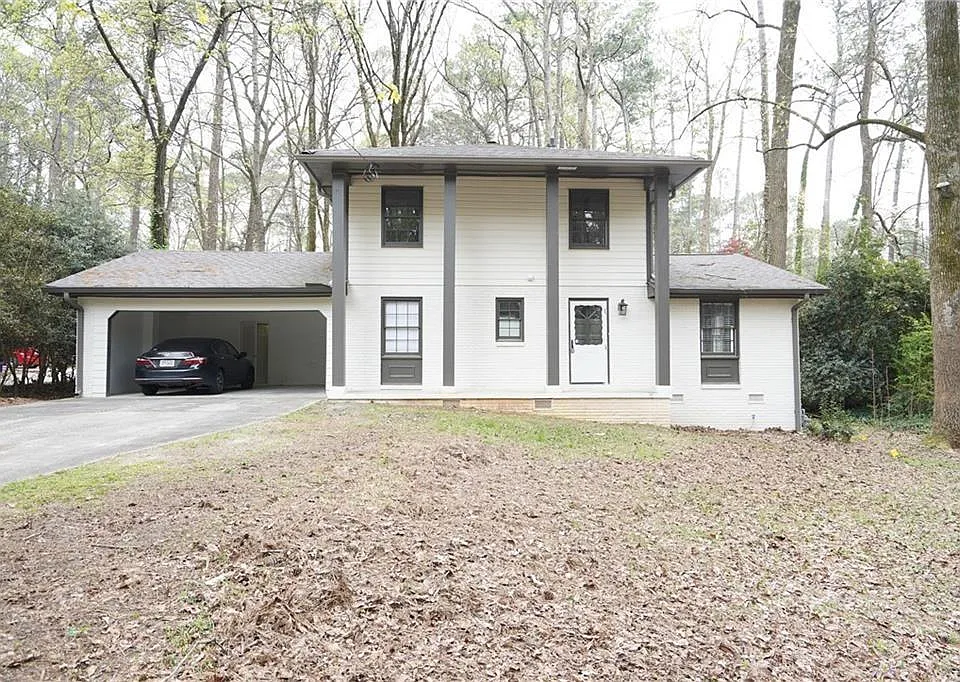 2221 Pinecliff Dr NE